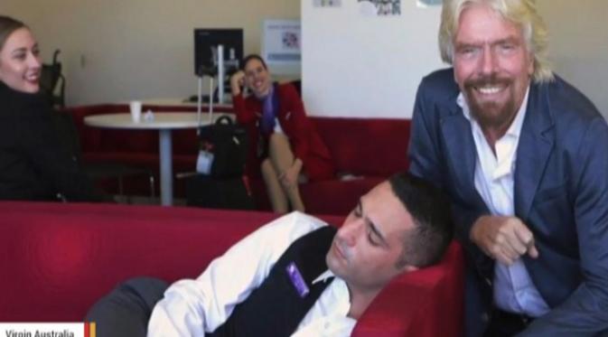 Lihat Karyawannya Tidur, Ini Tanggapan Santai Richard Branson (sumber. Huffingtonpost.com)