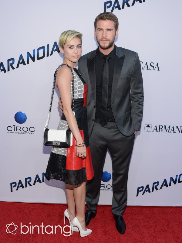 Liam Hemsworth akanmenemani Miley Cyruz syuting selama The Voice berlangsung. (AFP/Bintang.com)