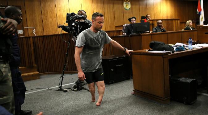 Atlet lari difabel Afrika Selatan, Oscar Pistorius saat menjalani sidang ketiga kasus pembunuhan di Pretoria , Afrika Selatan 15 Juni 2016. Pada 2013, Oscar Pistorius melakukan pembunuhan kepada pacarnya. (REUTERS / Alon Skuy)