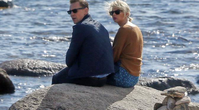 Hanya dua minggu setelah putus dari Calvin Harris, Taylor Swift tertangkap kamera sedang berciuman mesra dengan Tom Hiddleston.