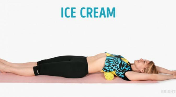 Lakukan 6 gerakan olahraga ini tanpa harus turun dari ranjang untuk tubuh langsing.Sumber: Brightside.me.