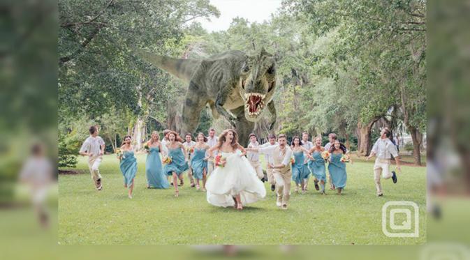 Foto pernikahan unik terinspirasi Film Jurassic Park. (sumber: Quinn MIller Photo Design)