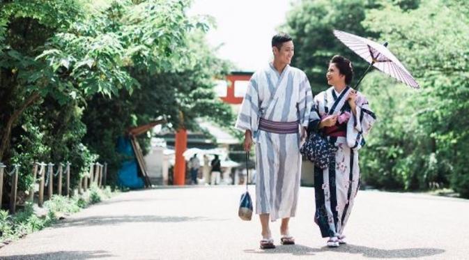 Putri Titian dan Junior Liem bulan madu ke Jepang [foto: Sweetescape.com]