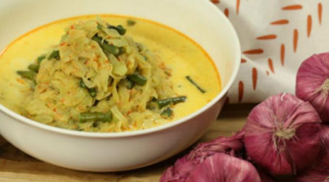 Sudahkan Anda mempersiapkan menu ketupat sayur labu untuk hari raya Idul fitri? Intip resep berikut ini.