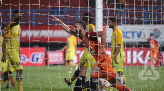 Pusamania Borneo FC melumat Persegres Gresik United 5-0 di Stadion Segiri, Samarinda, Jumat (17/6/2016). (GTS)