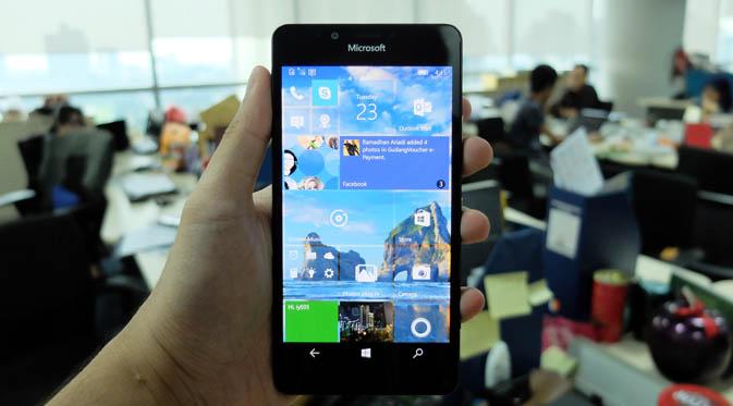 Tampilan layar Lumia 950. (Liputan6.com/ Jeko Iqbal Reza)