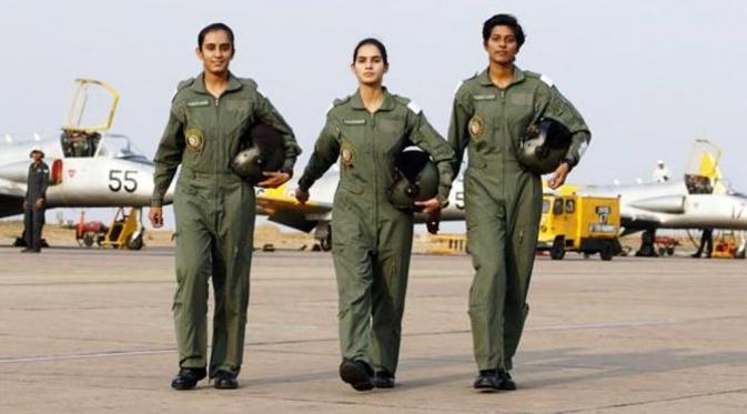Tiga perempuan resmi ditugaskan sebagai pilot jet tempur India (Hindustan Times)