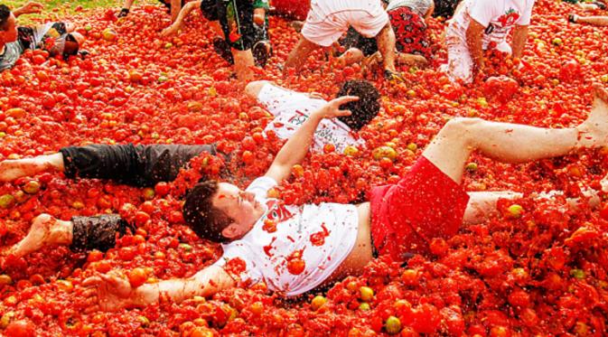 'La Tomatina', festival perang tomat yang merupakan tradisi budaya kota Bunol di Spanyol. (Sumber: Kadva Corp)