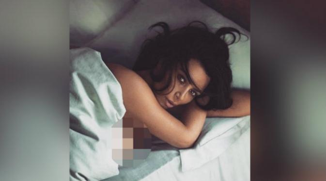 Kim Kardashian terus memamerkan bagian-bagian tubuhnya ke publik, kali ini puting payudara. Sumber: Instagram.com.