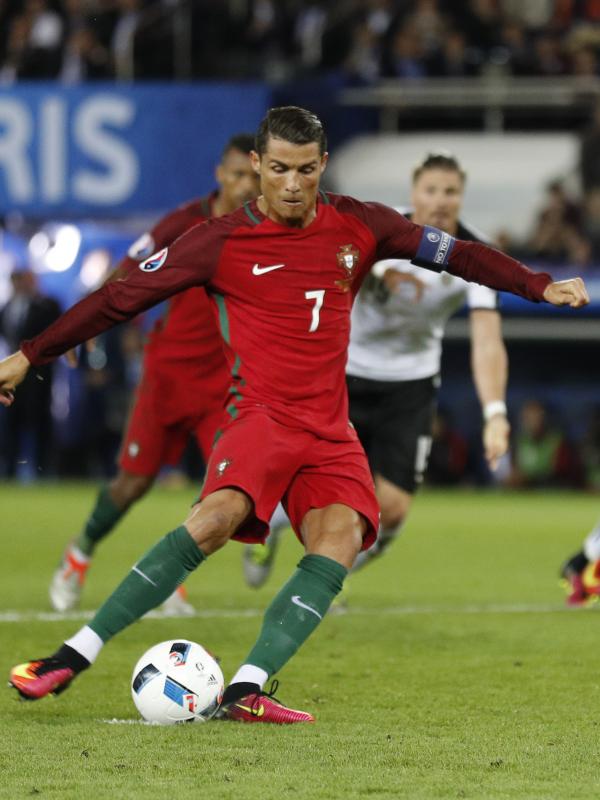 Cristiano Ronaldo (Reuters/Darren Staples)