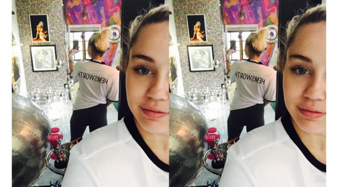 Miley Cyrus menjawab pertanyaan publik tentang status percintaannya melalui Instagram. (sumber: Instagram)