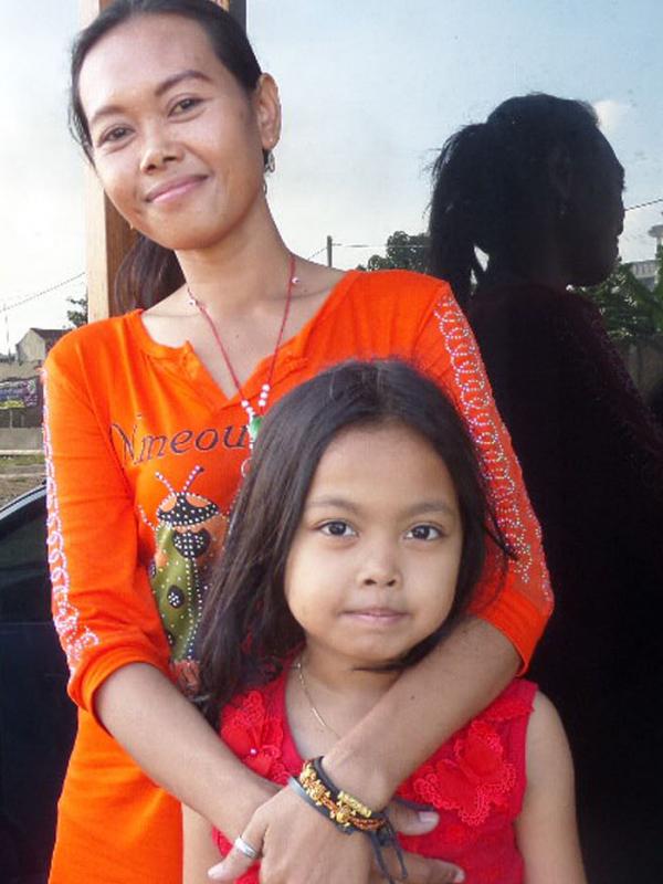 Misca Mancung bersama ibu, Jacky Susilowati. [Foto: Fachrur Rozie/Liputan6.com]