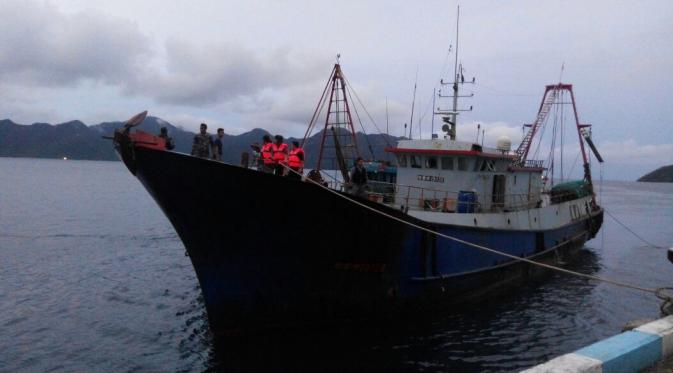 TNI AL menembak kapal nelayan China karena melanggar di perairan Indonesia (Liputan6.com/dok.TNI AL)