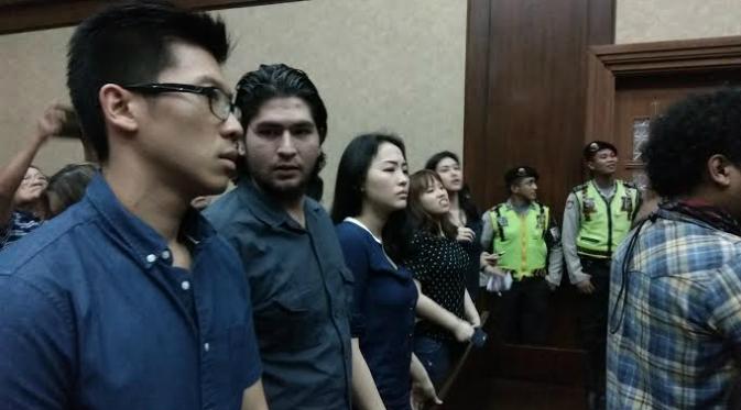 Kembaran Mirna Salihin menyaksikan sidang Jessica Wongso di Pengadilan Negeri Jakarta Pusat, Selasa (21/6/2016). (Liputan6.com/ Audrey Santoso)