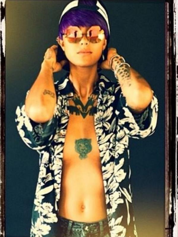 Penampilan Fahrani yang berhiaskan tato (Instagram/@favelapunk)