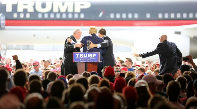 Akibat sikap kontroversialnya, Trump kerap 'diserang' dalam setiap kampanyenya (gannett)