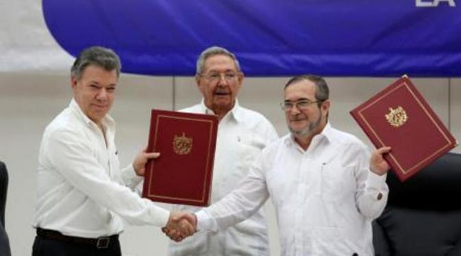 Presiden Juan Manuel Santos dan pemimpin FARC Timoleon Jimenez