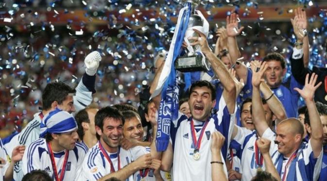 Yunani membuat kejutan dengan menjuarai Euro 2004. foto: uefa.com