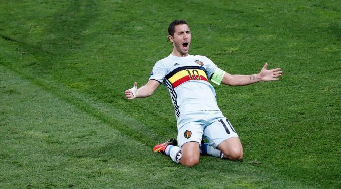 Gelandang Belgia, Eden Hazard melakukan selebrasi usai mencetak gol kegawang Hungaria pada babak 16 besar Euro 2016 di Stadion Municipal di Toulouse, Prancis, (27/6). Belgia menang atas Hungaria dengan skor 4-0. (REUTERS/Vincent Kessler) 