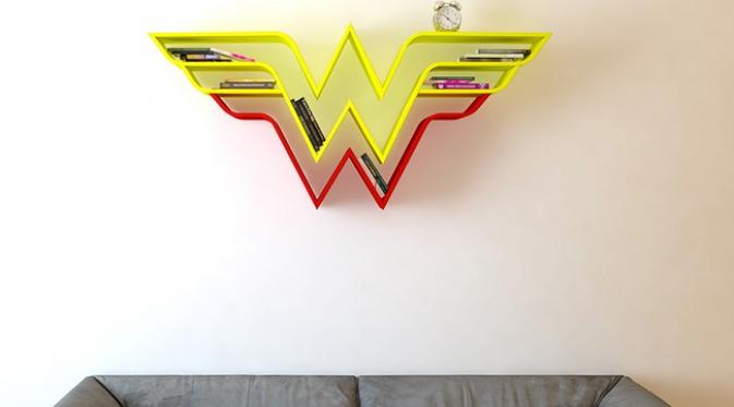 Rak buku bertema Wonder Woman(sumber. Boredpanda.com)