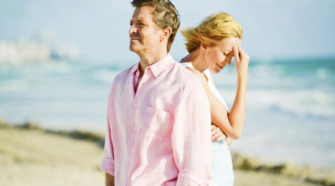 4 Cara Menghadapi Pacar yang Suka Berantem di Tempat Umum. (Foto: i.huffpost.com)