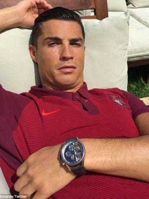 Cristiano Ronaldo pamer jam tangan mewah sebelum bertanding lawan Polandia