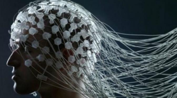 EEG Monitor untuk merekam fluktuasi tegangan dalam neuron otak (psychologytoday.com)