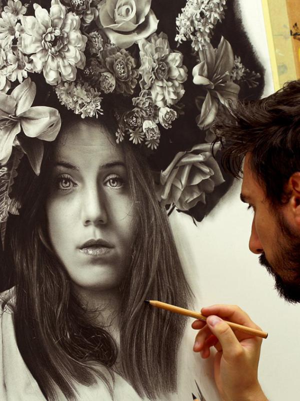 Dascanio membuat lukisan seorang wanita dengan bunga di kepala. (Via: boredpanda.com)