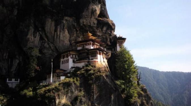 Negeri Bhutan memiliki indeks kebahagiaan warga. Meningkatnya kebahagiaan dianggap dapat mengurangi tingginya angka bunuh diri dan sejumlah masalah sosial lainnya di Madhya Pradesh. (Sumber Levenson Wood via Telegraph)