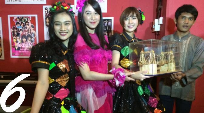 Personil Grup Idol JKT 48 Lelang Barang Pribadi untuk Amal