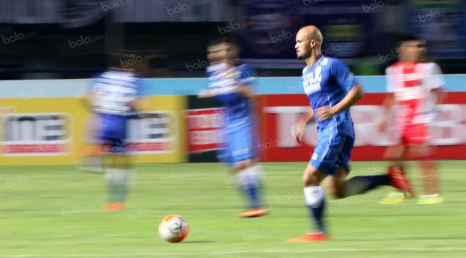 Sergio Van Dijk (Bola.com/Nicklas Hanoatubun)