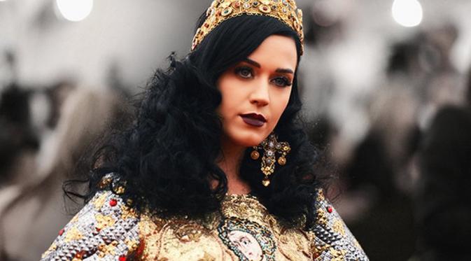 Keluarga Kardashians boleh saja jadi penguasa Instagram, tapi untuk urusan Twitter, Katy Perry ratunya.