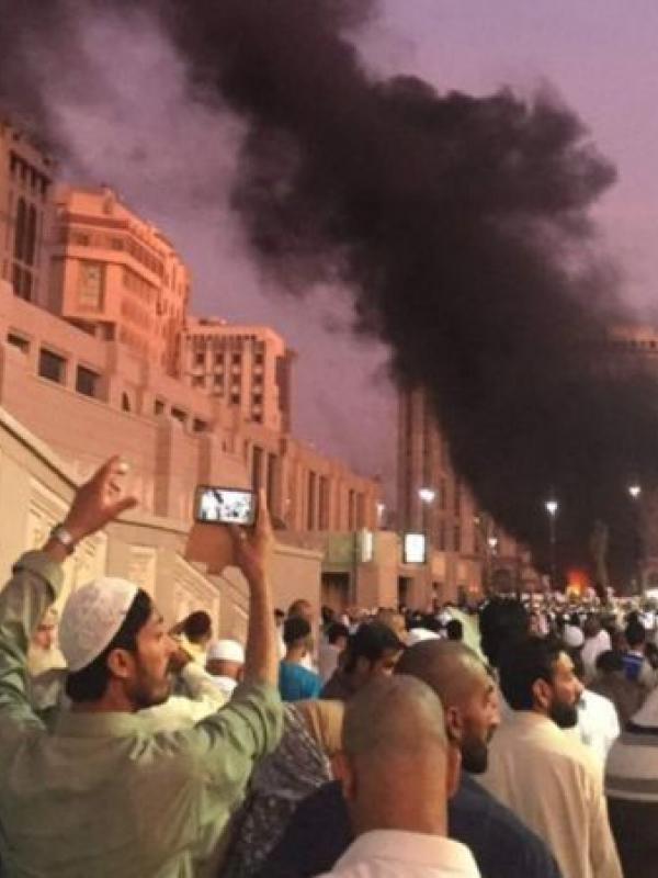 suasana di luar Masjid Nabawi Madinah setelah bom meledak