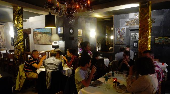 Suasana restoran Djakarta Bali, di Paris, Prancis. (Bola.com/Ary Wibowo). 