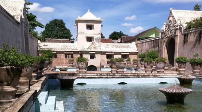 Konon, dahulu putri dan selir raja mandi di kolam pemandian Taman Sari Yogyakarta ini. Foto : @cikinong | Forum Liputan6