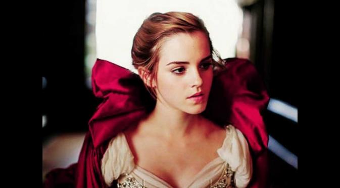 Emma Watson sebagai Belle dalam film live-action Beauty and the Beast yang akan tayang Maret 2017 nanti.
