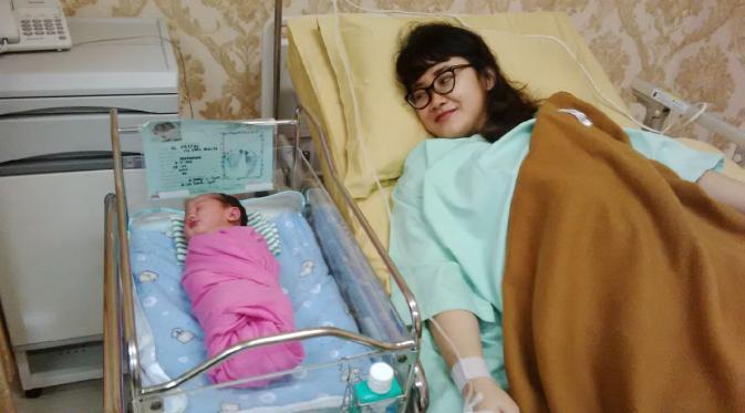 Cucu pertama Wali Kota Tri Rismaharini diberi nama Gwen Syareefa Benardi. (Liputan6.com/Dian Kurniawan)