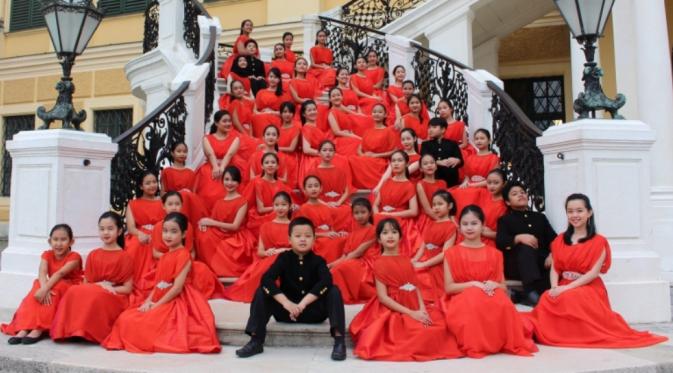 The Resonanz Children Choir meraih juara 1 di ajang kompetisi paduan suara di Venice, Italia (archive.choralnet.org)