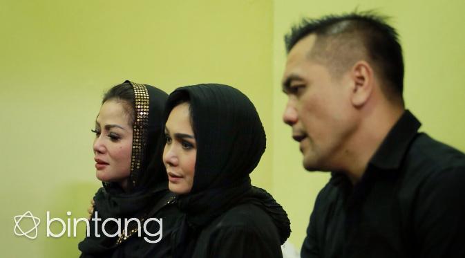 Yuni Shara dan Chiko Hakim ikut berduka cita atas meninggalnya ibu Kristina, Dariyah (Galih W. Satria/Bintang.com)