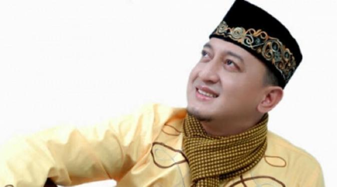 Ahmad Zacky Mirza adalah seorang ustaz yang terkenal setelah ikut ajang kompetisi dakwah di televisi. Ia lahir di Jakarta, 8 November 1979.