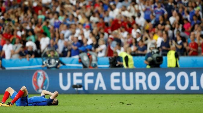 Ekspresi striker Prancis Andre Pierre Gignac usai pertandingan melawan Portugal (Reuters)