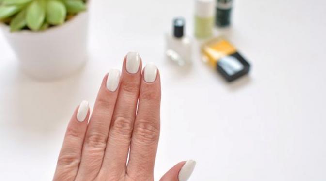 Nail art bermotifkan nanas. (via: ehow.com)