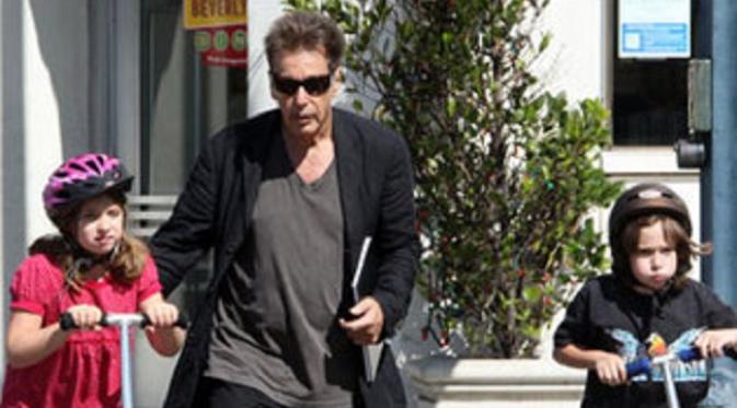 Al Pacino dan anak kembarnya.