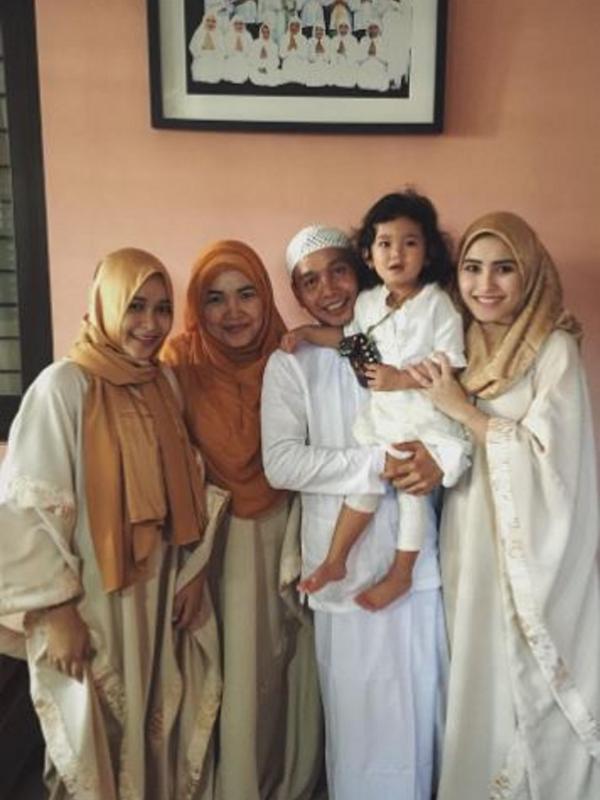 Ayu Ting Ting berkumpul bersama keluarga saat Lebaran (Instagram/@ayutingting92)