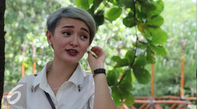 Zaskia Gotik saat menghadiri acara Ulang Tahun Julia Perez di kawasan Ancol, Jakarta, Jumat (15/7/2016). (Liputan6.com/Herman Zakharia)