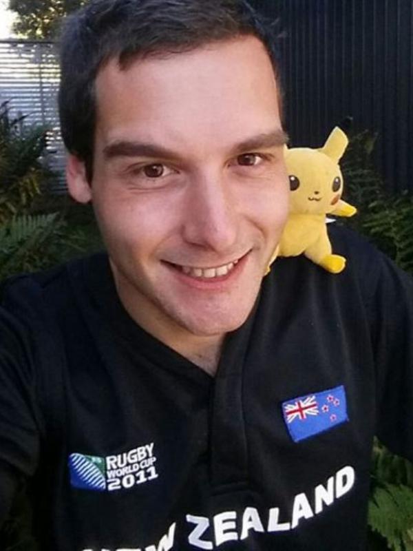 Tom Currie, pria 24 tahun yang berhenti bekerja demi berburu Pokemon Go. (Via: odditycentral.com)