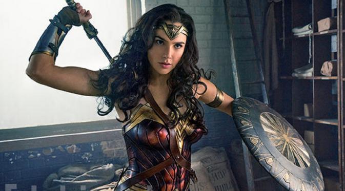 Gal Gadot sebagai Wonder Woman (Entertainment Weekly)