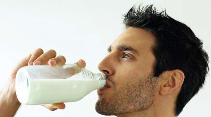 Minum susu sebelum melakukan perjalanan tidak membuat Anda selalu ingin pergi ke kamar mandi. Sumber : beranda.com