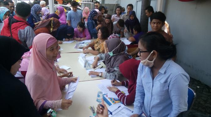 Ribuan orangtua datangi RSIA Mutiara Bunda untuk mendapatkan kejelasan terkait vaksin palsu (Liputan6.com/Pramita)