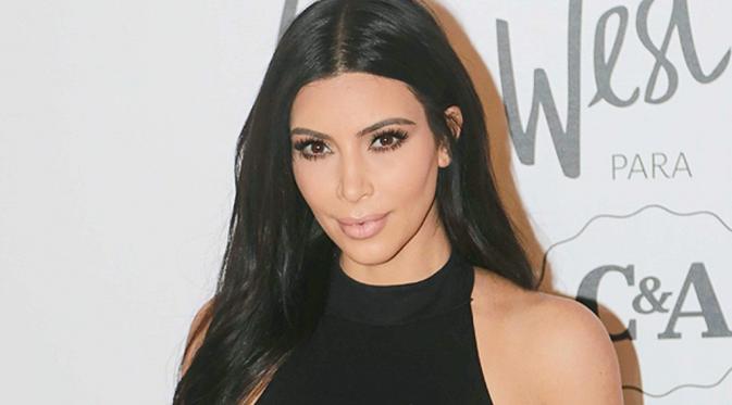 Kylie Jenner Vs Kim Kardashian Lebih Seksi Mana Showbiz Liputan6 Com